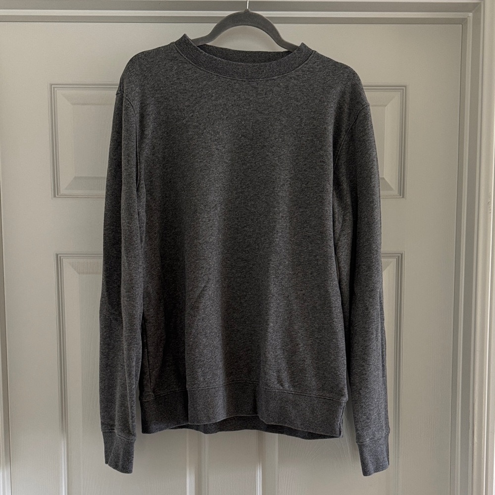 Vuori Men's Cypress Logo Crew Charcoal gray Sweatshirt size medium
